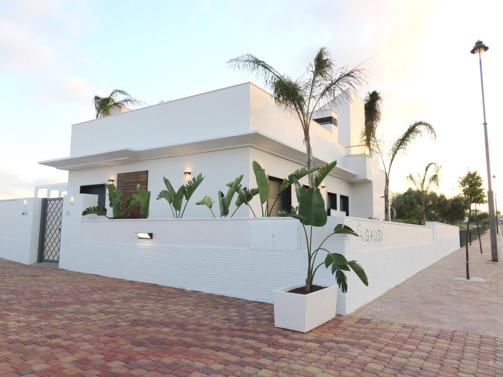 Frontline Golf detached villas