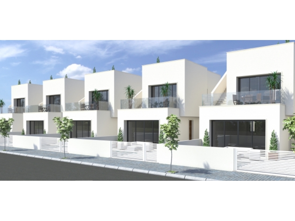 Spacious Detached Villas, near Town and Beaches