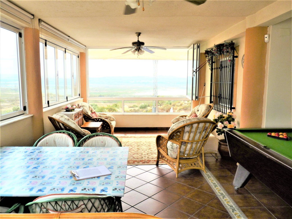 Large covered Terrace area