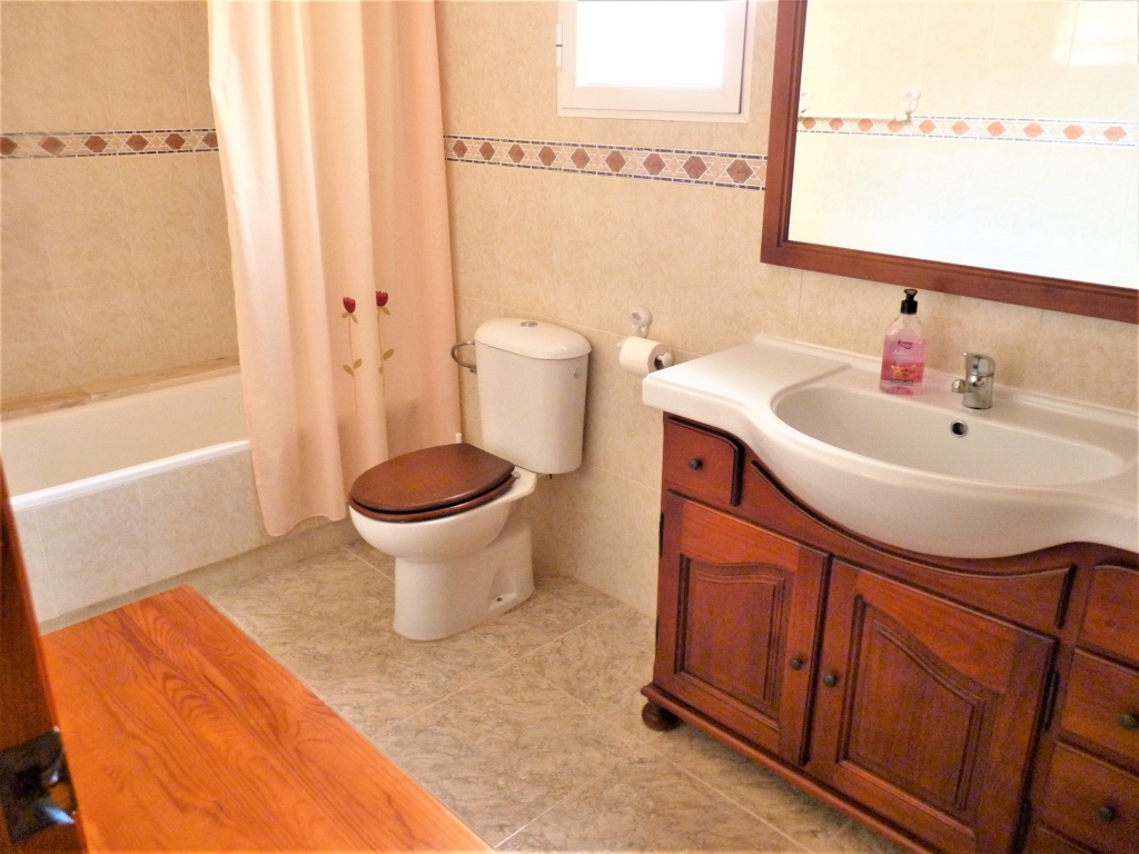 2nd guest bathroom