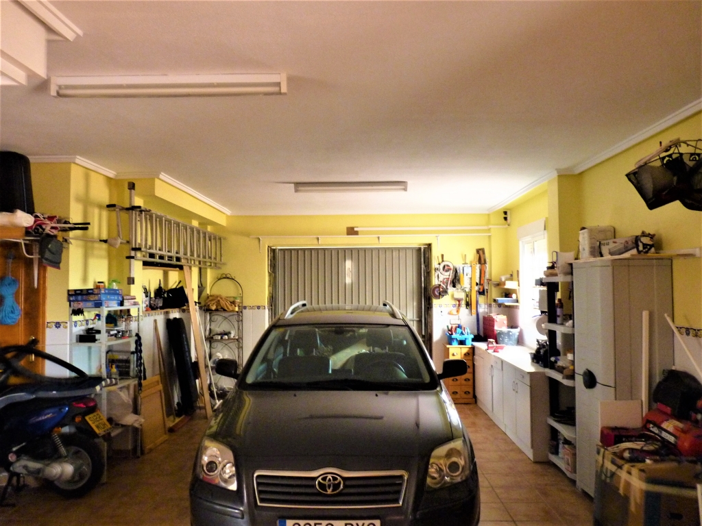 Garage aera suitable for cars or bikes