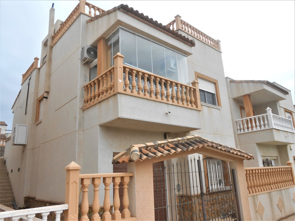 Detached Villa for the price of an Apartment lovely area